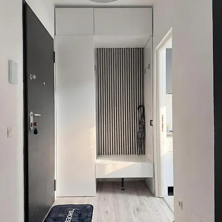 Minimalist & Spatios, Priveliste Parc, Langa Metro Apartman *